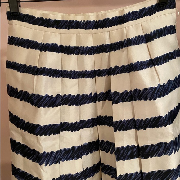 Jcrew size 4 stripe navy and white skirt - Picture 1 of 2